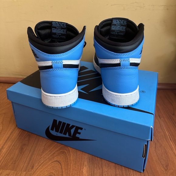 Air Jordan 1 Retro High OG GS - Picture 5 of 10